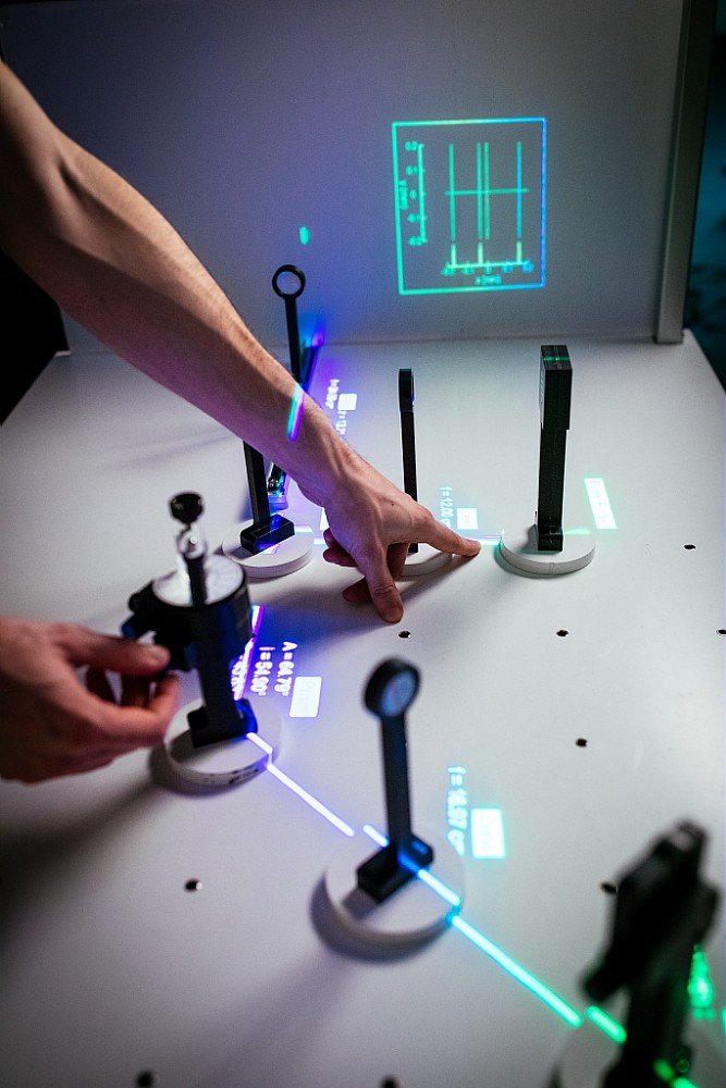 Hobit, Hybrid Optical Bench for Innovative Teaching (© Inria - Potioc / Photo M. Magnin)